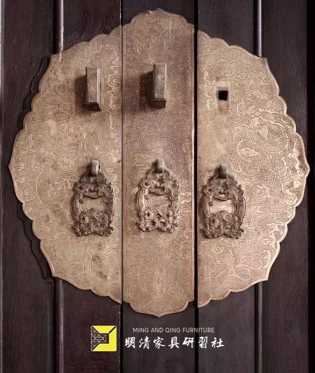 明清家具展厅灯光设计,明清家具铜蝙蝠配饰