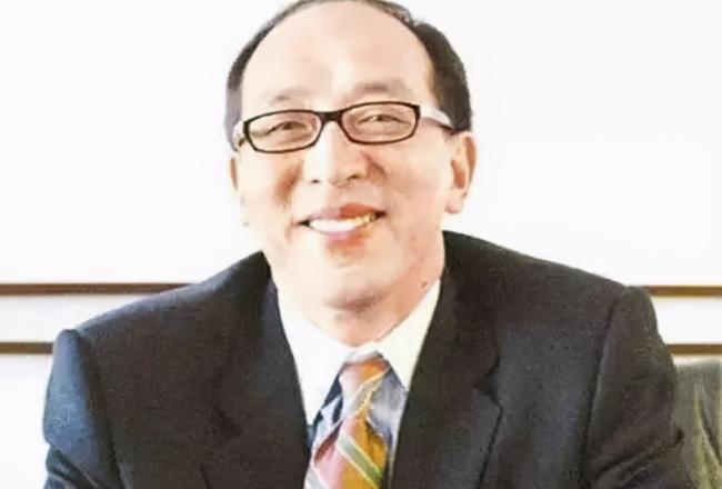 因“重男轻女”而自杀，拍全裸写真的“鬼后”王小凤：为何抑郁？