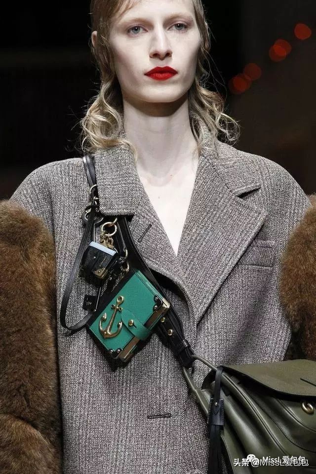 第18只包｜PradaCahier：不只是穿Prada的女王，更是你的月光宝盒