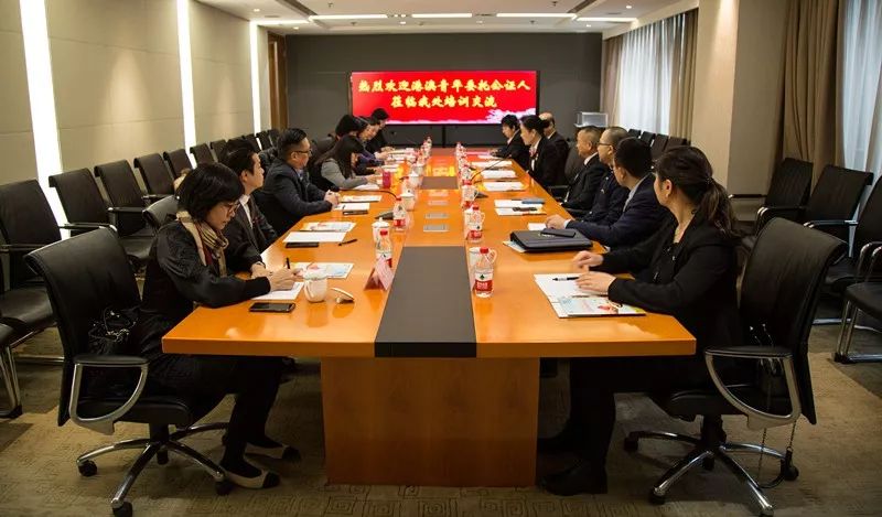 港澳青年委托公证人培训团到我市方圆公证处参观交流