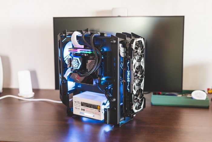 圣诞节前装一台白色的ITX性能钢炮游戏主机