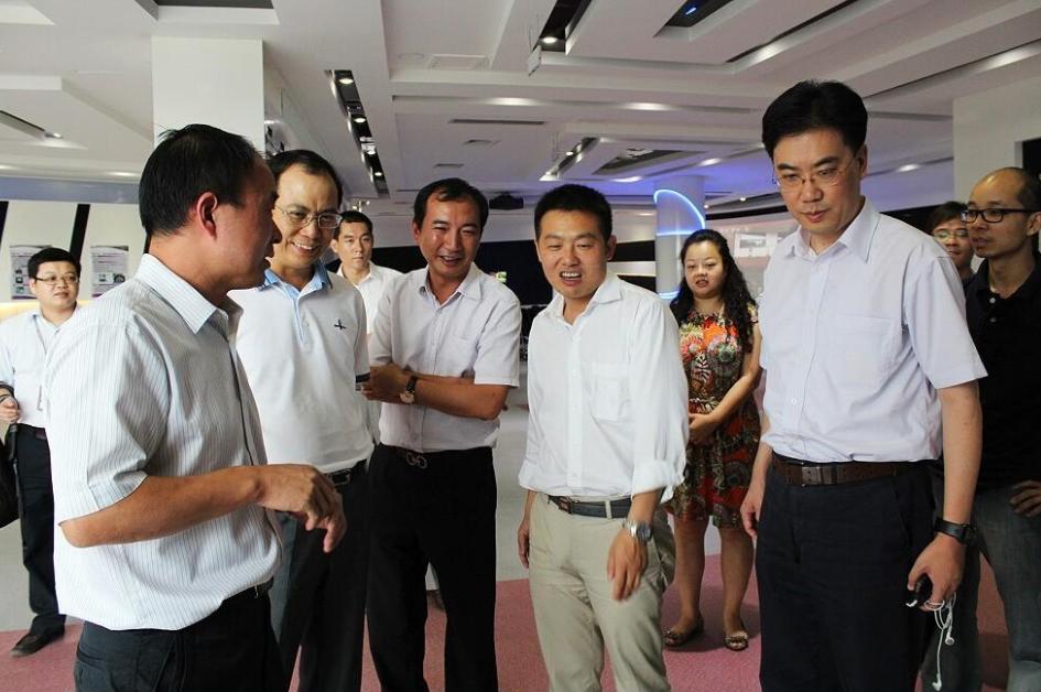 为能打入国际市场，1996年任正非致电李嘉诚：香港业务需要仰仗您