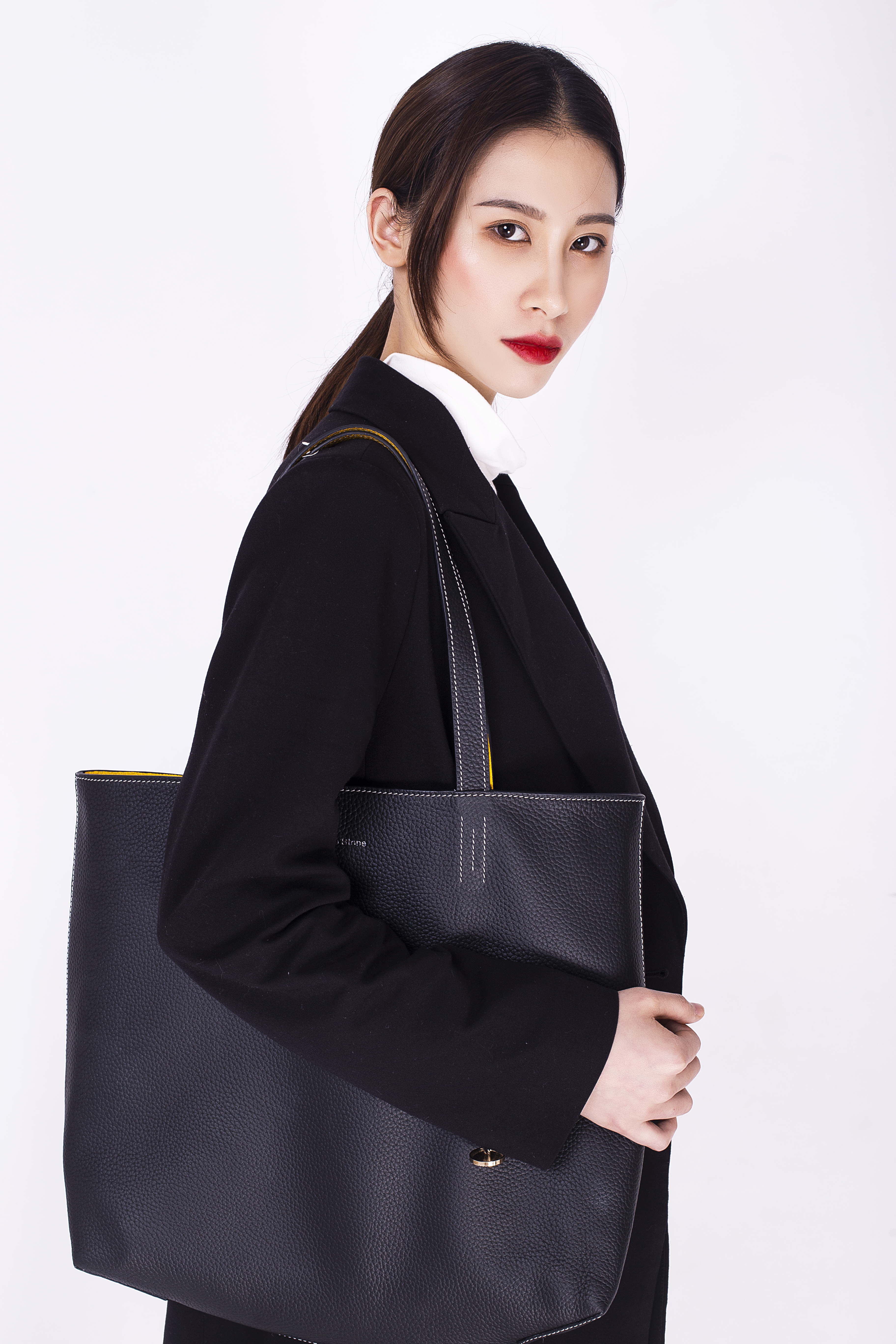 日常通勤包包必备的一款,适合日常通勤的包包推荐