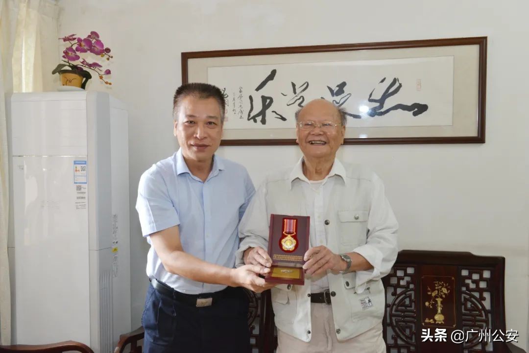 李世全全国公安系统一级英雄模范,李世全同志先烈事迹