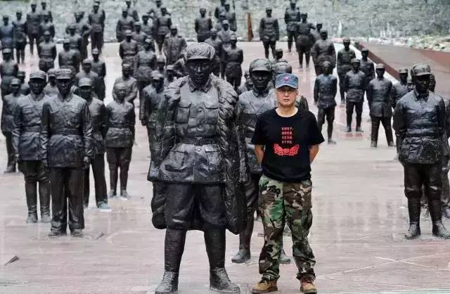 嫌工资低辞职光脚坐在火车站,成都市副市长辞职