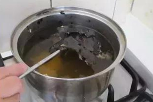 做饭烧焦的锅怎么处理,做菜把锅烧糊了怎么处理