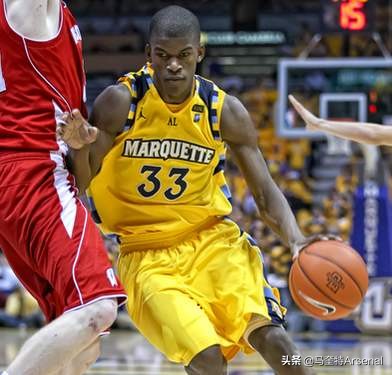 湖人将再穿黑曼巴球衣致敬科比,湖人身穿24号球衣致敬科比