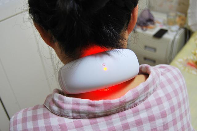 颈椎按摩仪妈妈礼物推荐40-50岁,新款颈椎按摩仪送妈妈