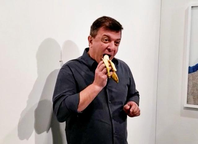 85万香蕉展览会,韩大学生吃掉12万美元香蕉展品