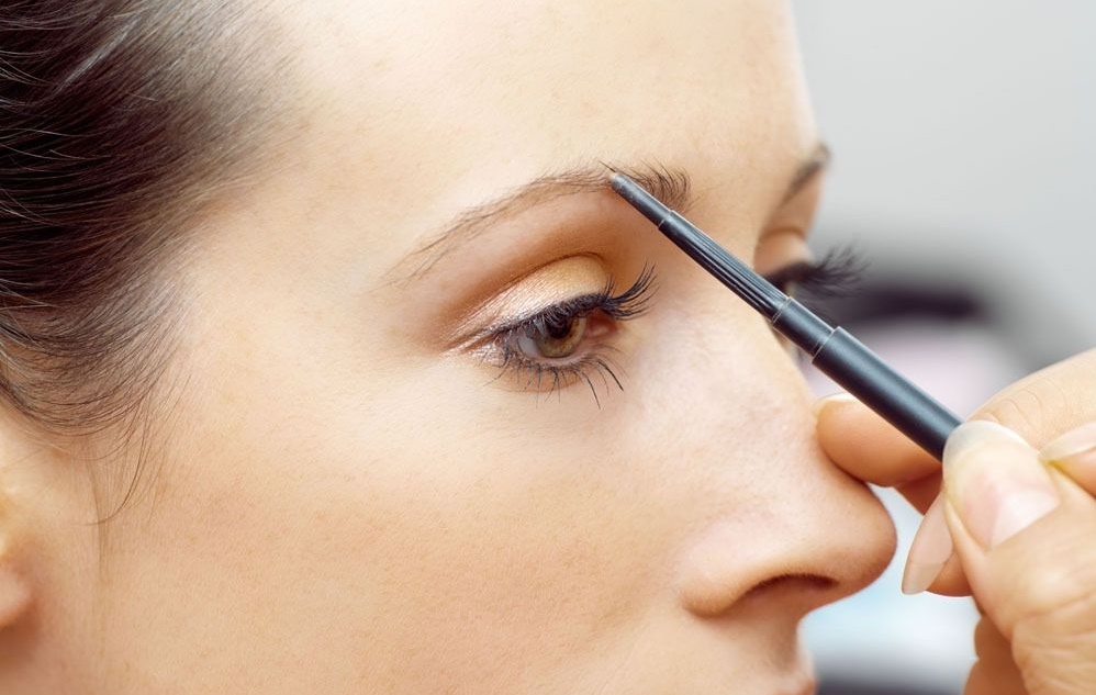女人千万不要轻易整容,纹眉盲目跟风