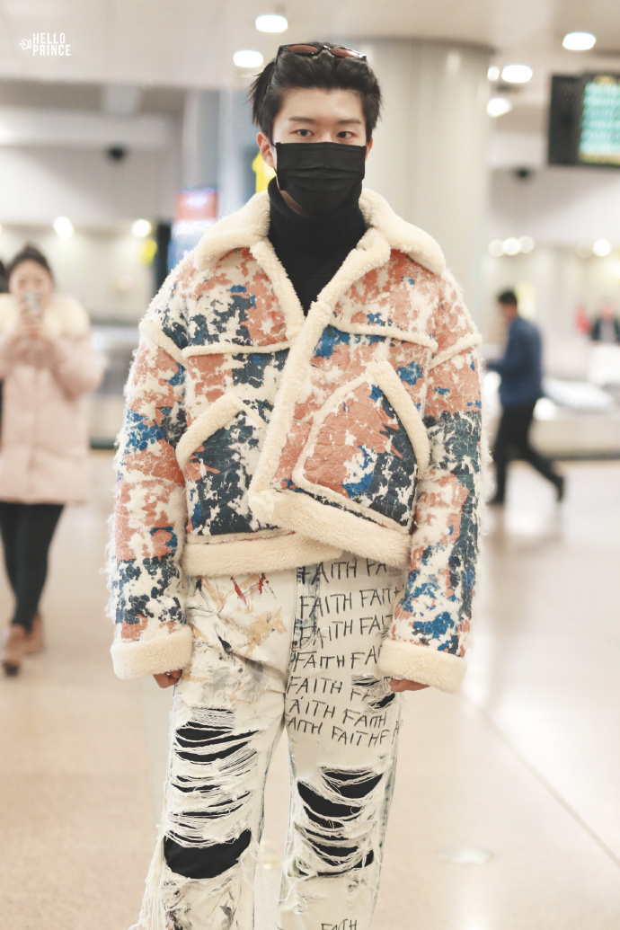 范丞丞穿白色裤子大不大,范丞丞裤子成亮点合集