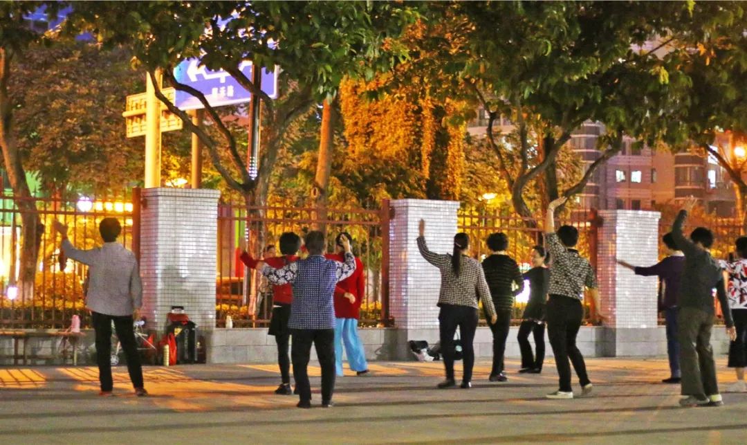 不到人民体育场,你不会知道厦门的秋夜有多野