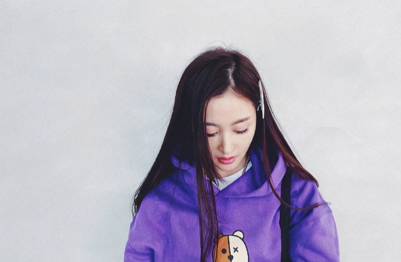 张天爱灰色卫衣,张天爱卫衣牛仔裤