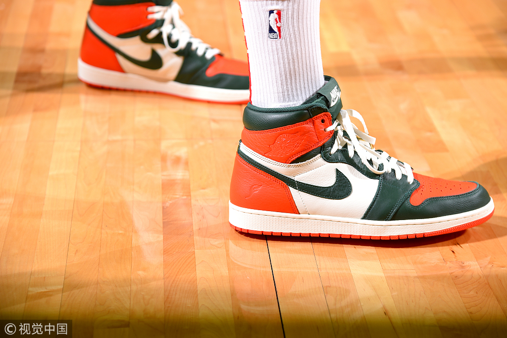 塔克总决赛黑色aj1,aj1灰白高帮最新发售的是限量款吗