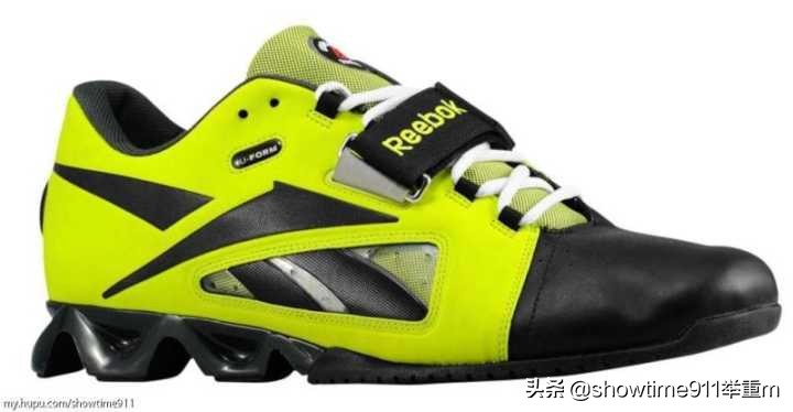 力量举可以穿举重鞋么,举重腰带要硬还是软