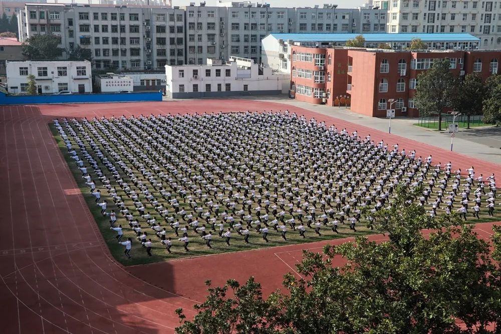 小学校园足球比赛的超燃时刻,漯河小学足球比赛的视频