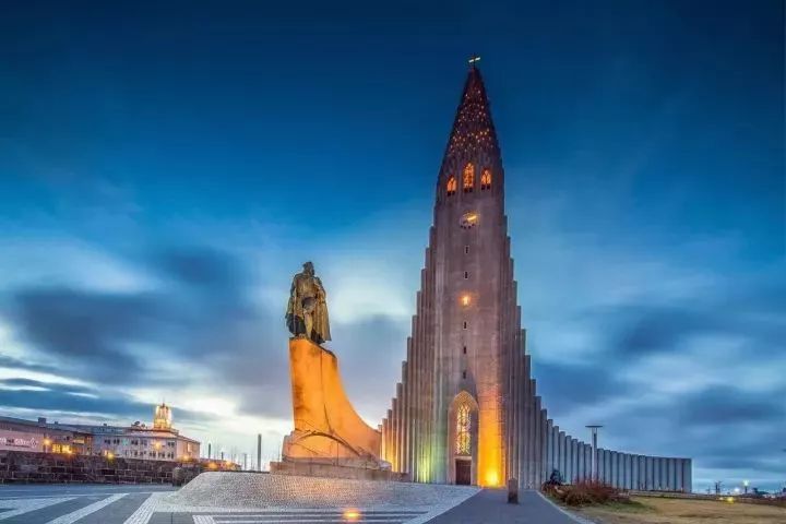 巴黎圣母院教堂叫什么名字,巴黎圣母院和潮州教堂对比