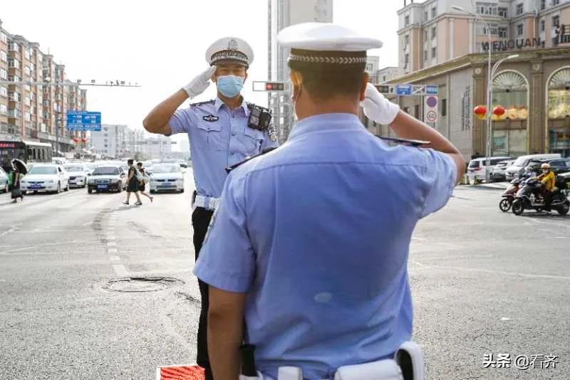 心疼！高温下，齐齐哈尔这群人的脸烤“焦”了