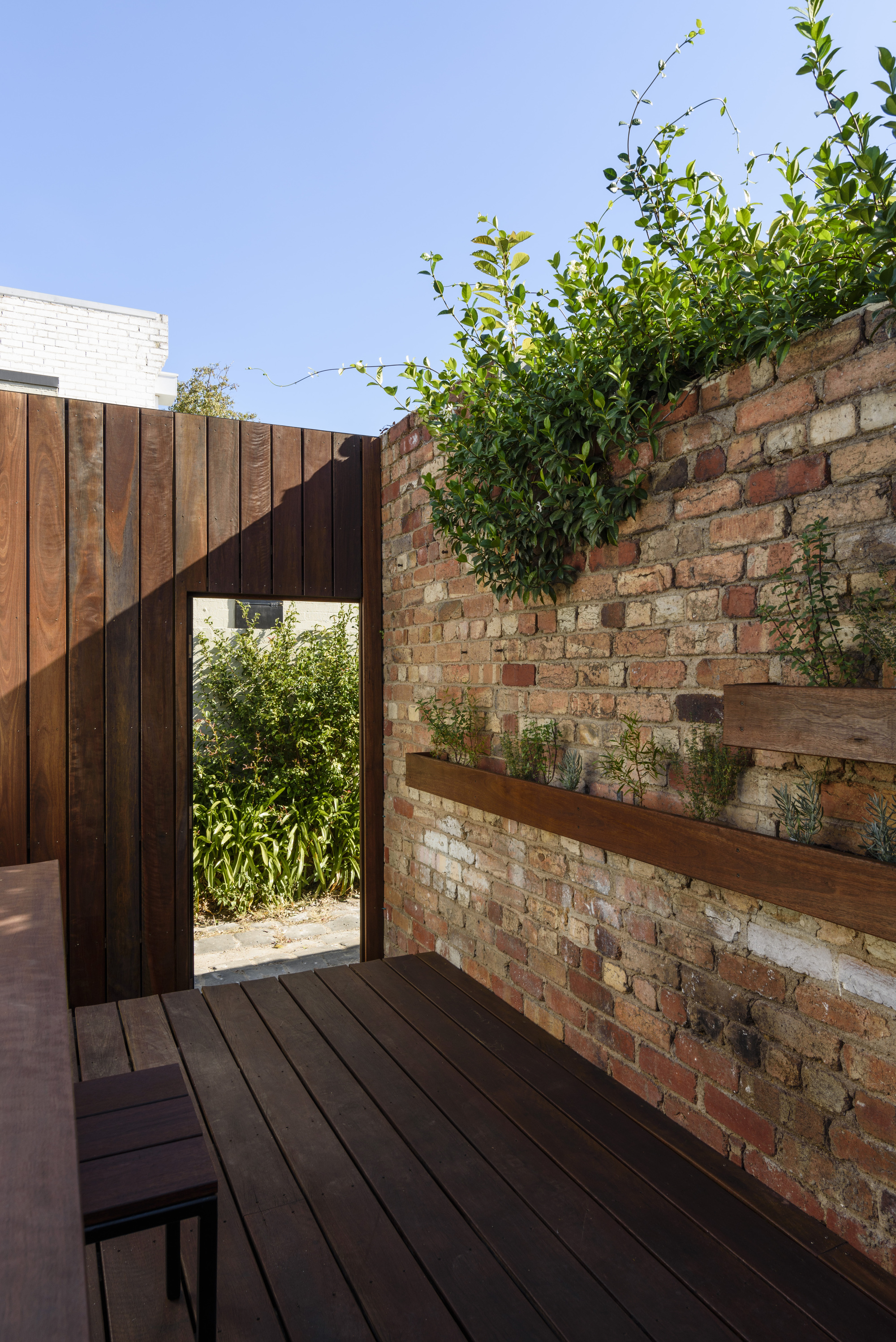 CurtainCottage，直线式灯光流转的英伦式小屋ApparteStudio