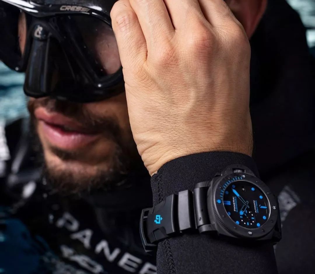 手表不能戴着洗澡,手表不能戴着洗澡解析