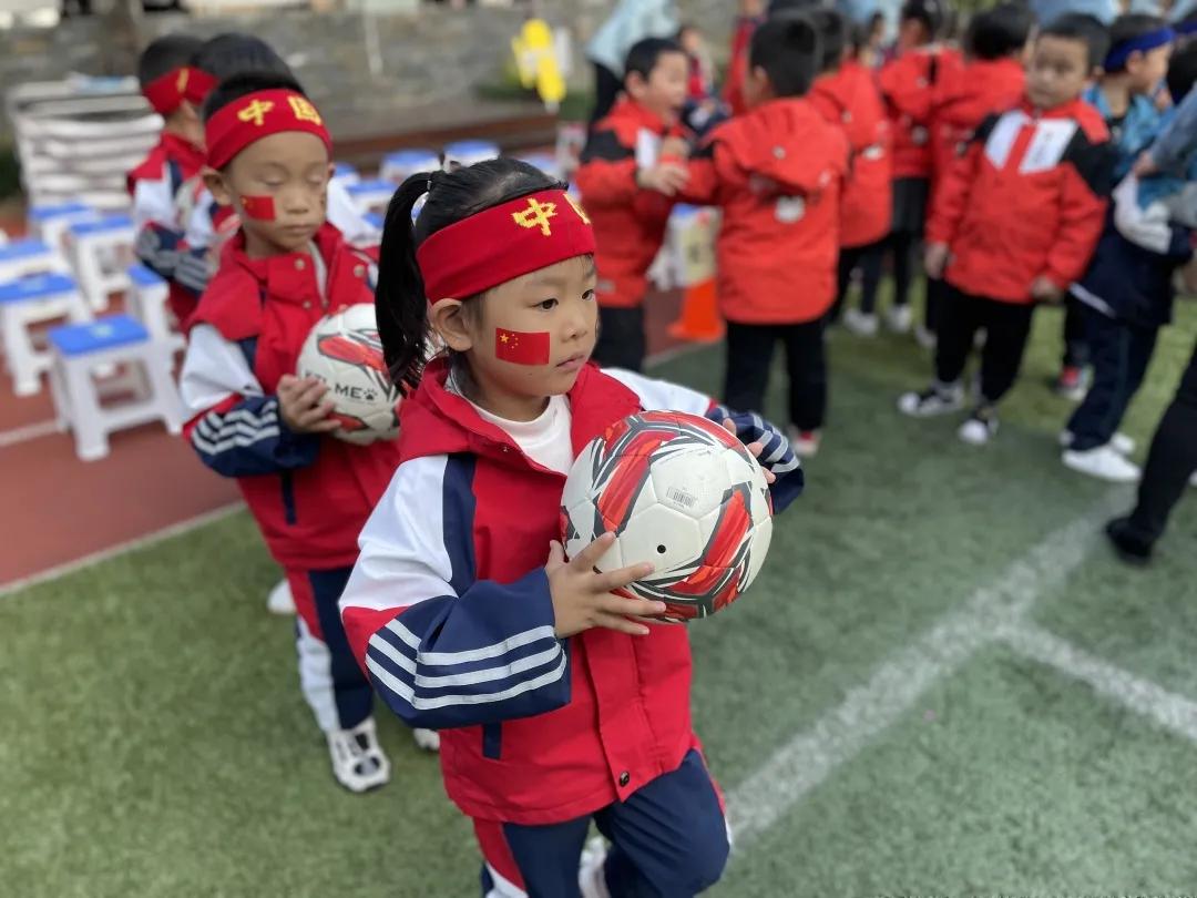 南京市浦口区凤凰幼儿园：快意奔跑“足”够精彩，点燃幼儿足球梦
