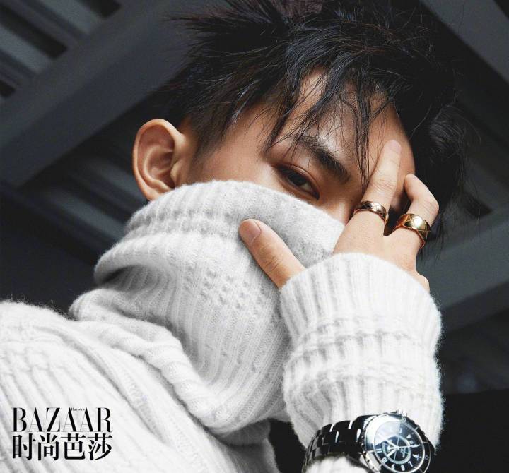 易烊千玺肖战顶流之争,易烊千玺顶胯跳舞视频合集