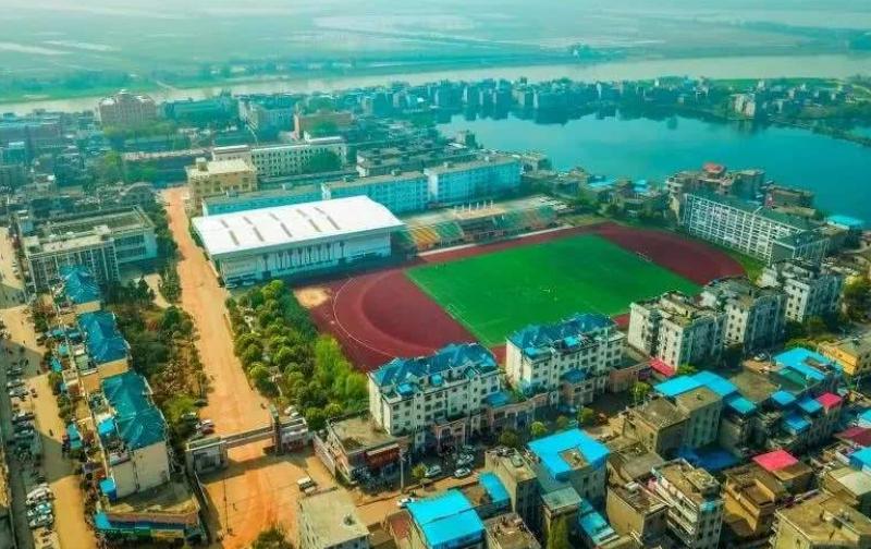 江西一座“励志”县城，退出贫困县，被高铁幸运“砸中”，在上饶