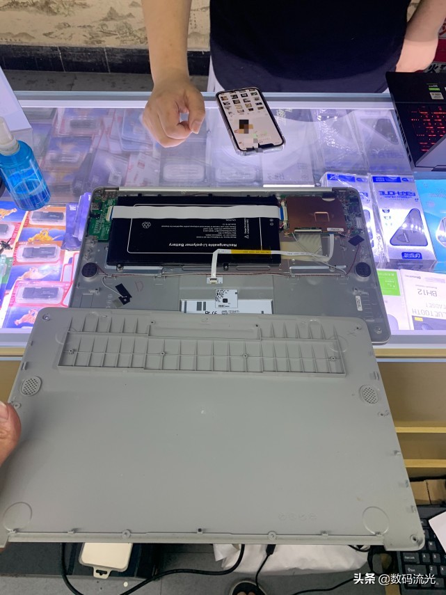 小伙买电脑被套路,小伙买苹果产品花了100多万