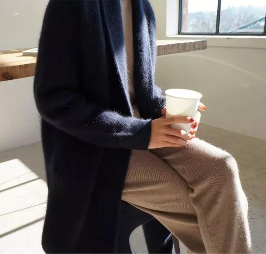 秋冬流行色高级时髦,深蓝色和黑色哪个更高级