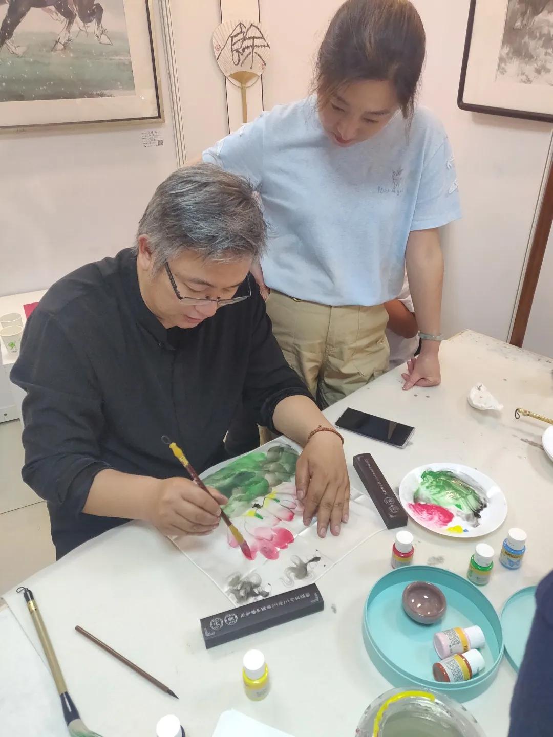 丹青丝韵——张智棟中国画丝巾绘画课堂第一期活动掠影