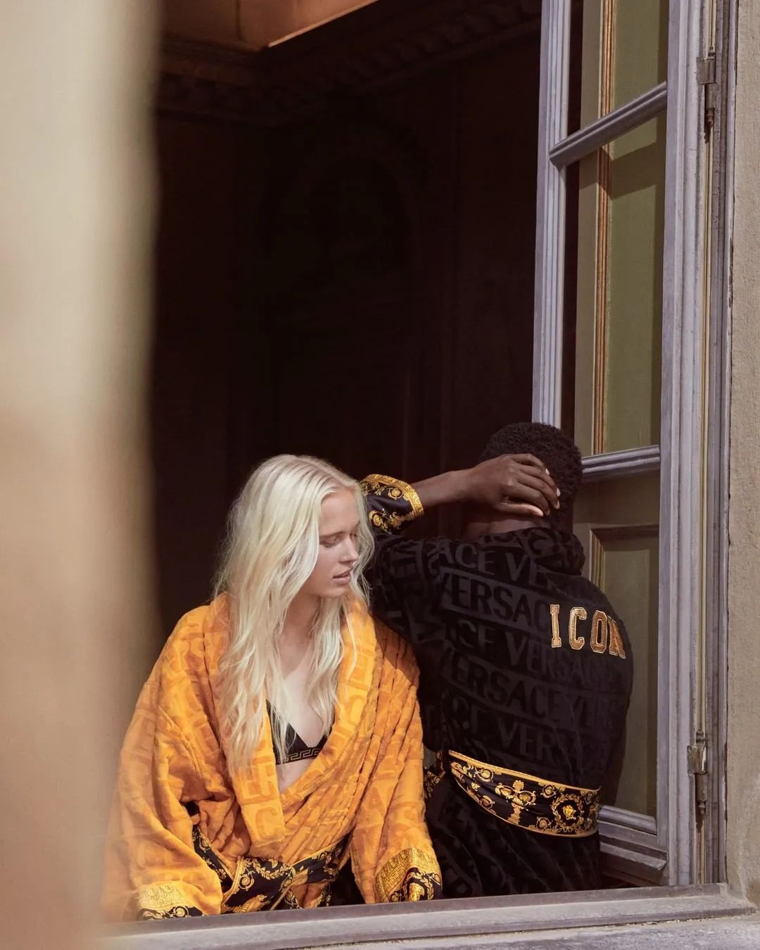 意大利范思哲男装,奢侈品牌范思哲logo大全