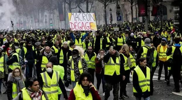 加拿大也有黄马甲*行游**?先来了解法国黄马甲背后的真相!