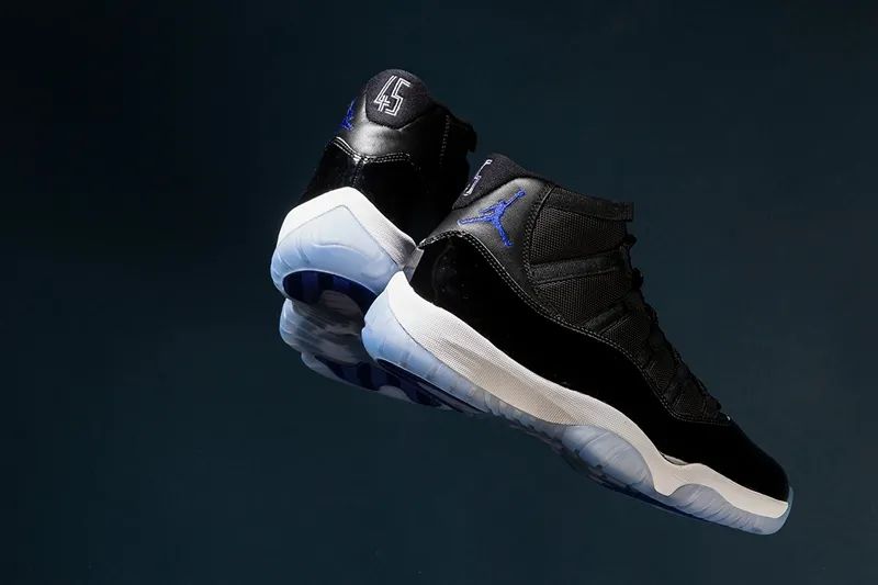 aj11季后赛和复刻有什么不同,aj11复刻是碳板吗