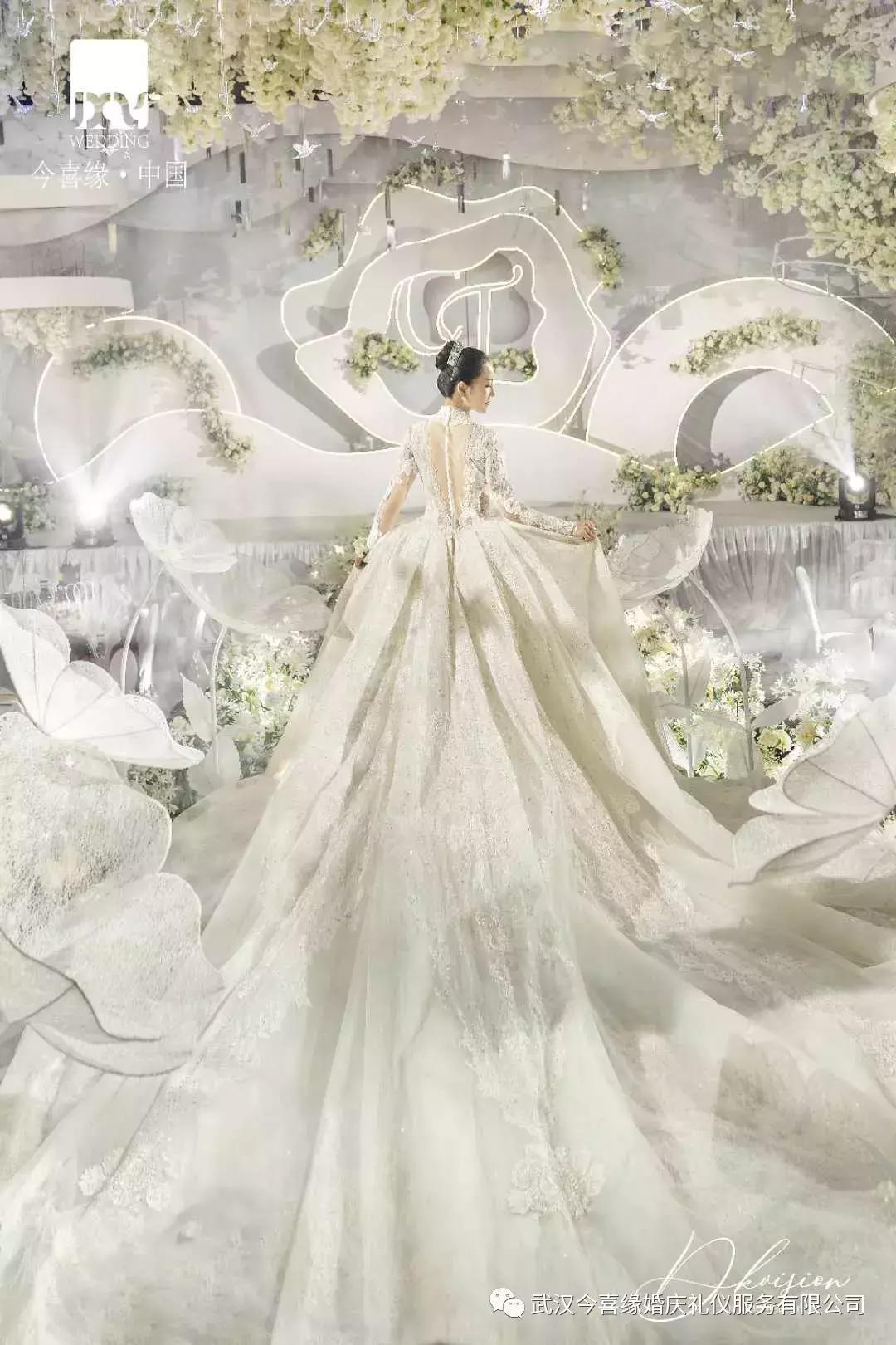 何超盈过大礼什么意思,何猷君晒姐姐何超盈过大礼仪式照