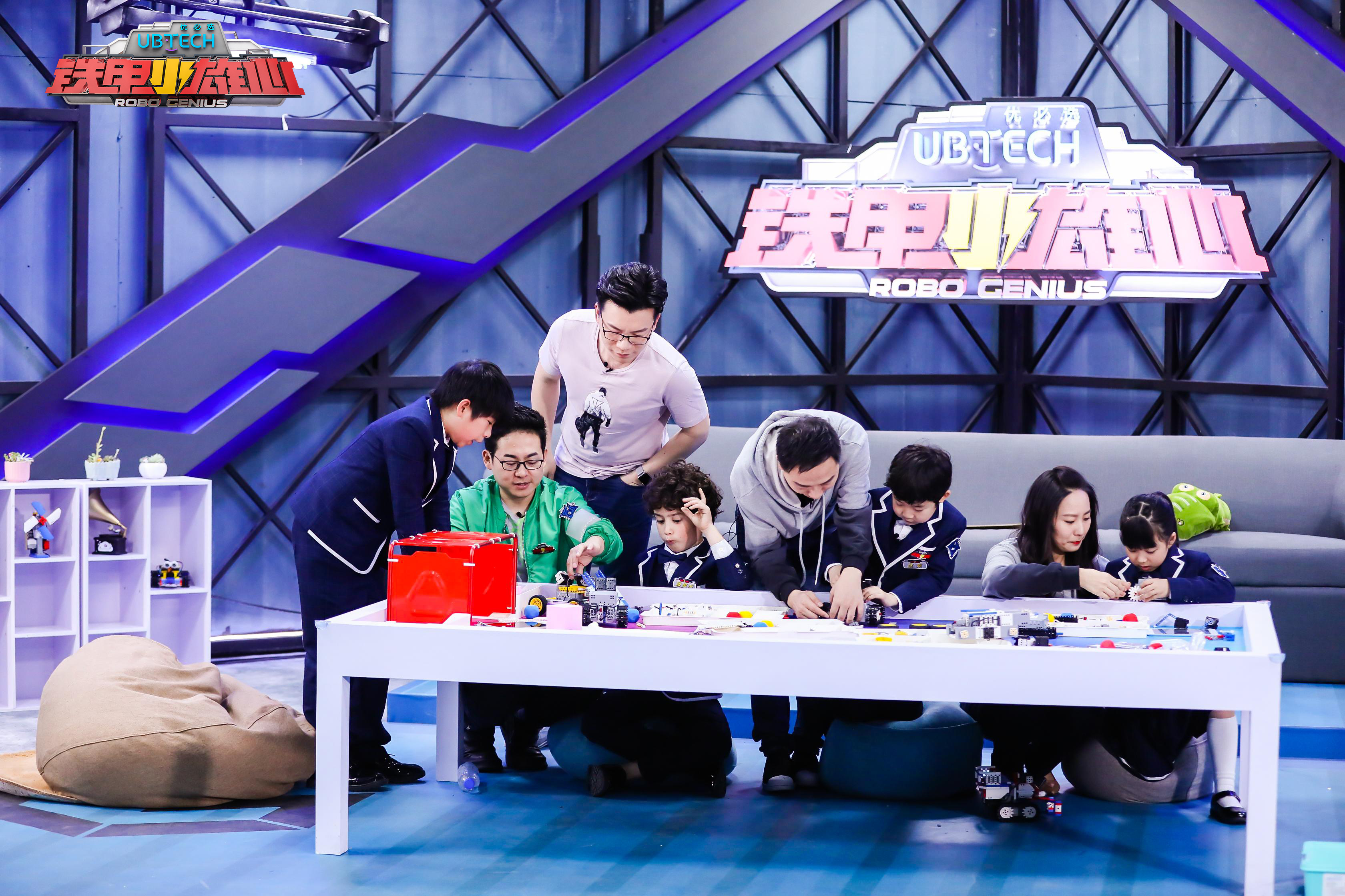 铁甲雄心小朋友,铁甲小雄心助力青少年ai教育