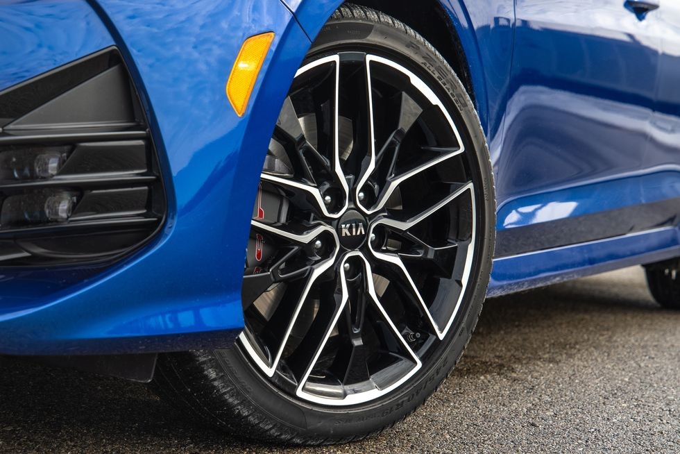 韩系高颜值轿跑2021款起亚k5曝光,k5起亚韩系车