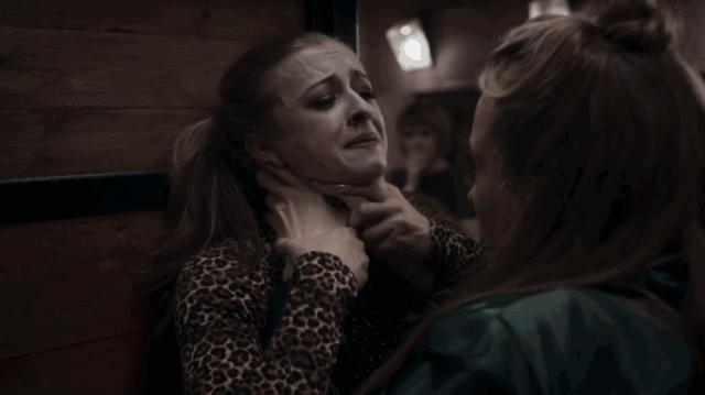 当相爱相杀的变态女主意识到自己是*社会反**人格时,好戏才刚刚开始