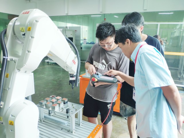 高职好还是中职好一点,高职好还是技校好