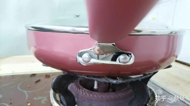 假如厨房只剩下三个鸡蛋,平底锅不粘锅苏泊尔需要开锅吗