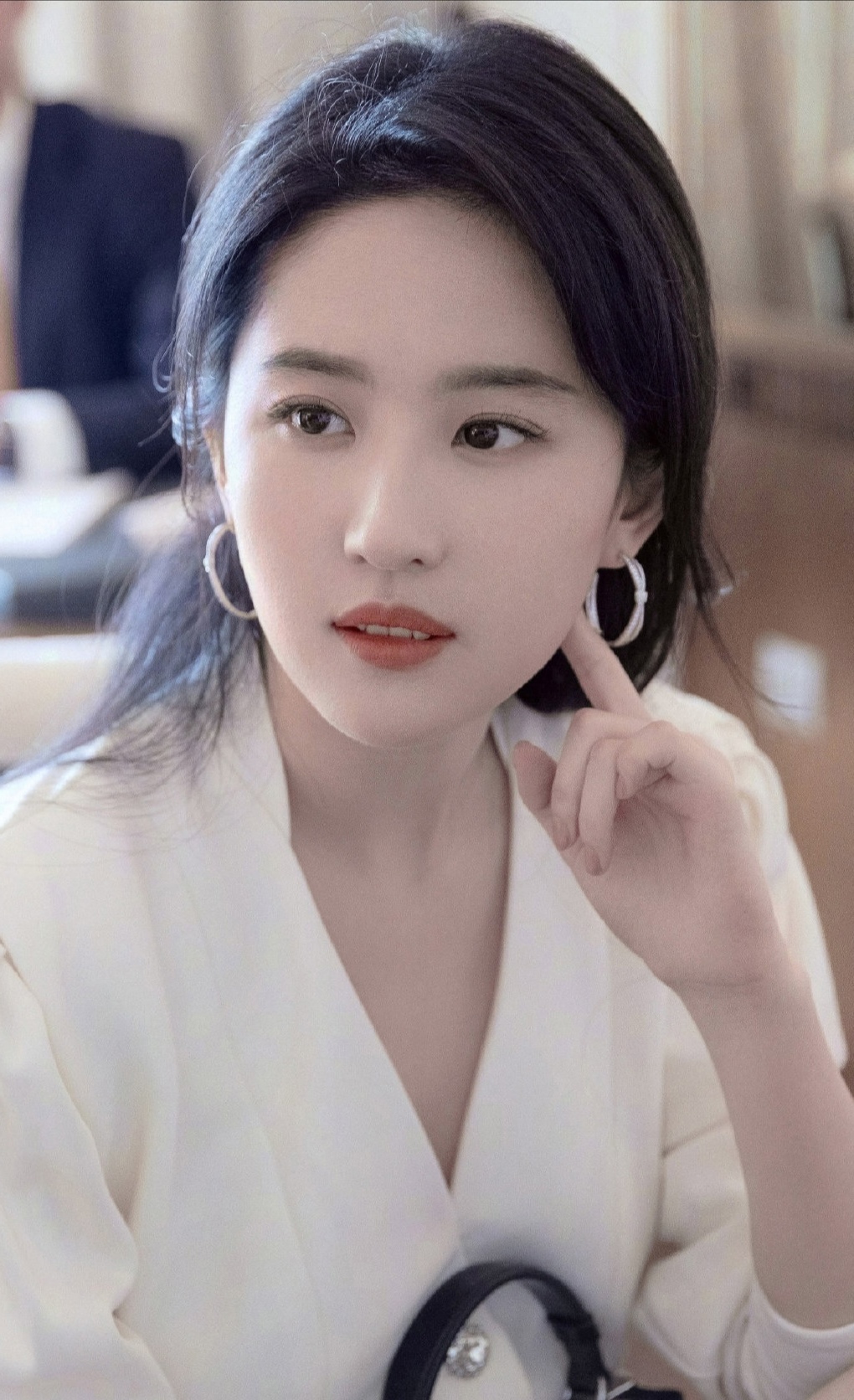 判断你是淡颜还是浓颜,方脸适合化浓妆还是淡妆