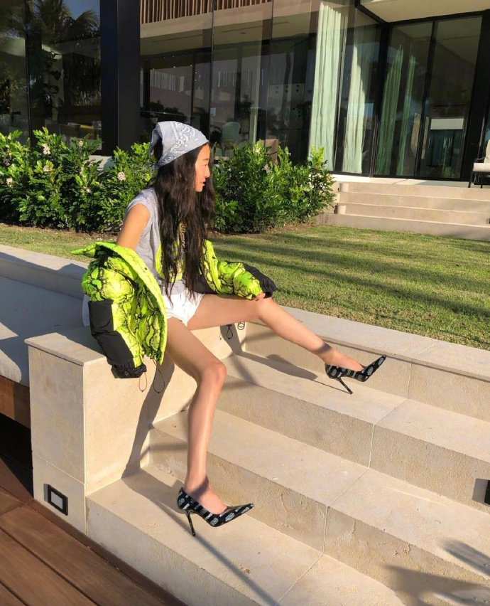 婚纱女王王薇薇72岁真实照片,婚纱女王王薇薇72岁原图