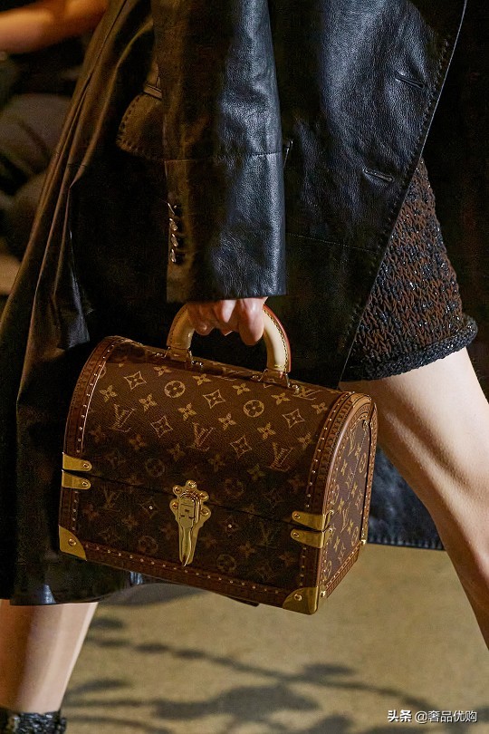 lv新包大全套都是包含什么,lv新包