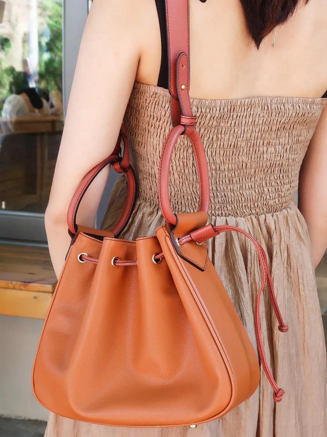 买了一大堆便宜包包,买了一个包回来发现包里有钱