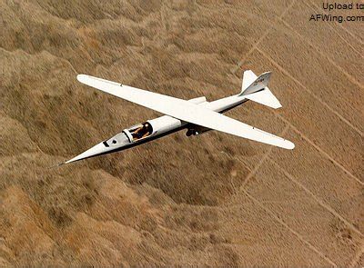 飞机翅膀那么薄为什么能托起机身,飞机翅膀的翼稍小翼有几种