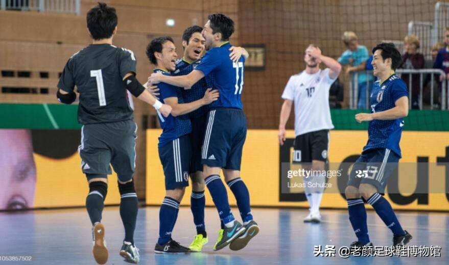 日本人从巴西挖来过气品牌，包装成时尚足球潮牌成功杀入中国市场