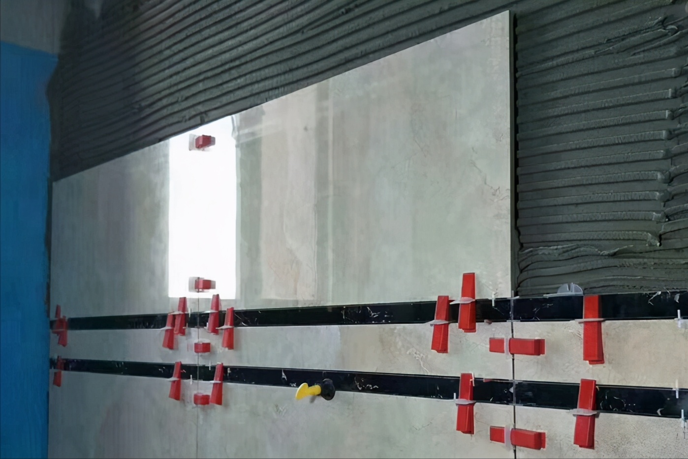 强力瓷砖粘结剂品牌,汤姆瓷砖粘结剂是一线品牌吗