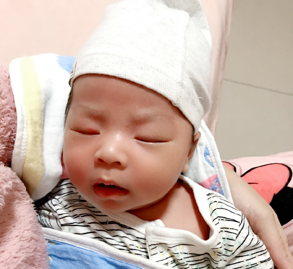 2月龄宝宝喂养护理全指南,2月宝宝打疫苗妈妈需要注意什么