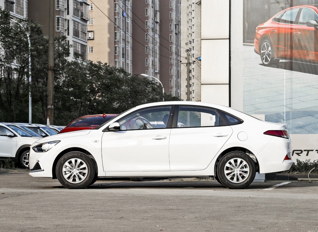 油耗6万元的车,油耗低自动挡价格便宜的车