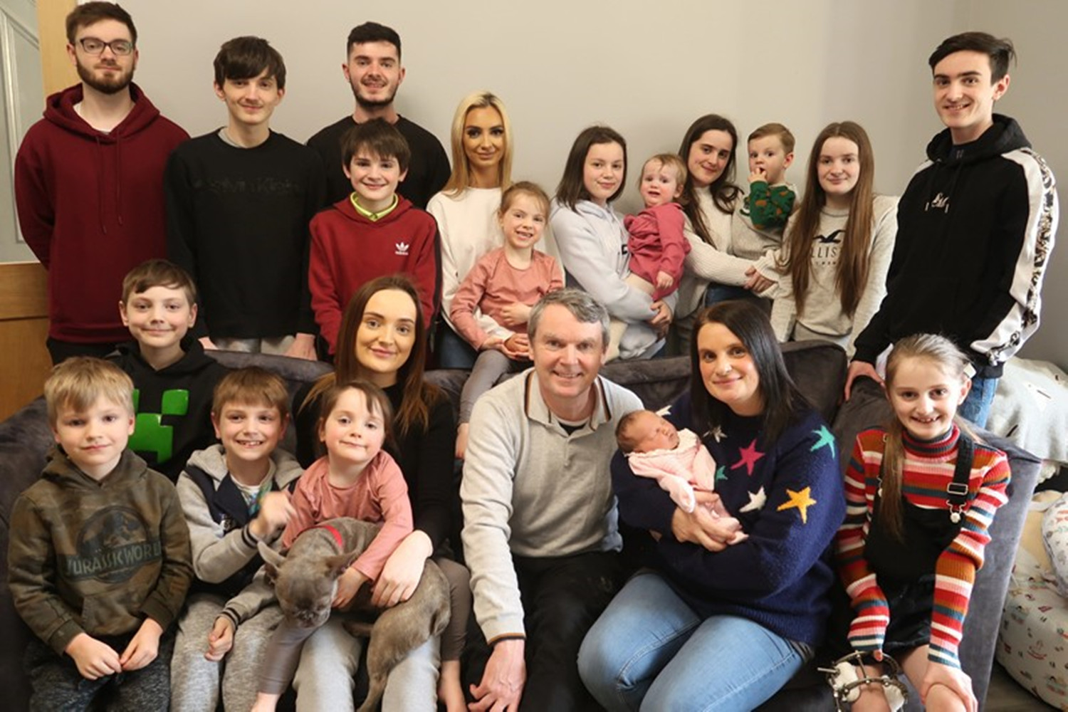 英国夫妇连生23个娃,英国夫妻30年连生21个孩子