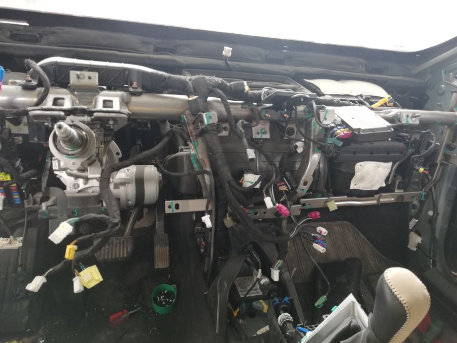 汽车水箱轻微渗水可以补吗,汽车水箱堵漏剂对发动机有影响吗